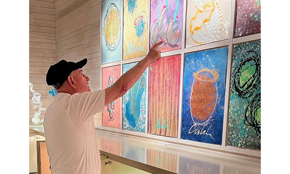 Arthur enjoying Chihuly paintings