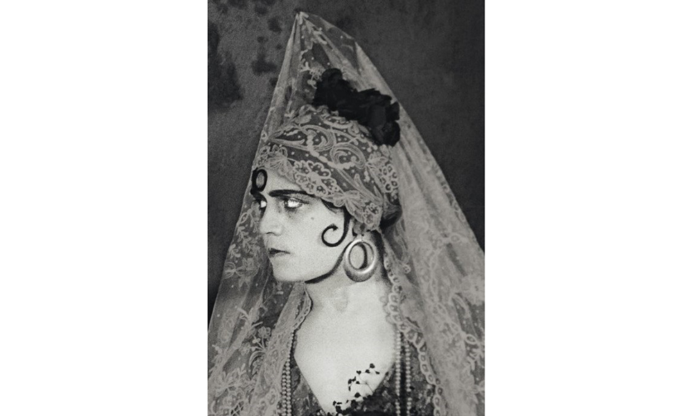 Pola Negri as Carmen