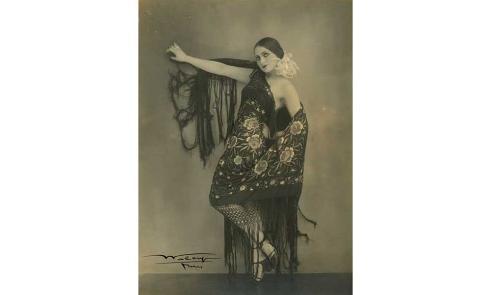 Spanish Shawl Photo by Walery